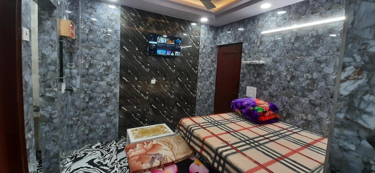 Aggarwal Luxury Room With Private Kitchen Washroom And Balcony Along With Fridge, Ac, Android Tv, Wifi In Main Lajpat Nagar New Delhi Exteriör bild