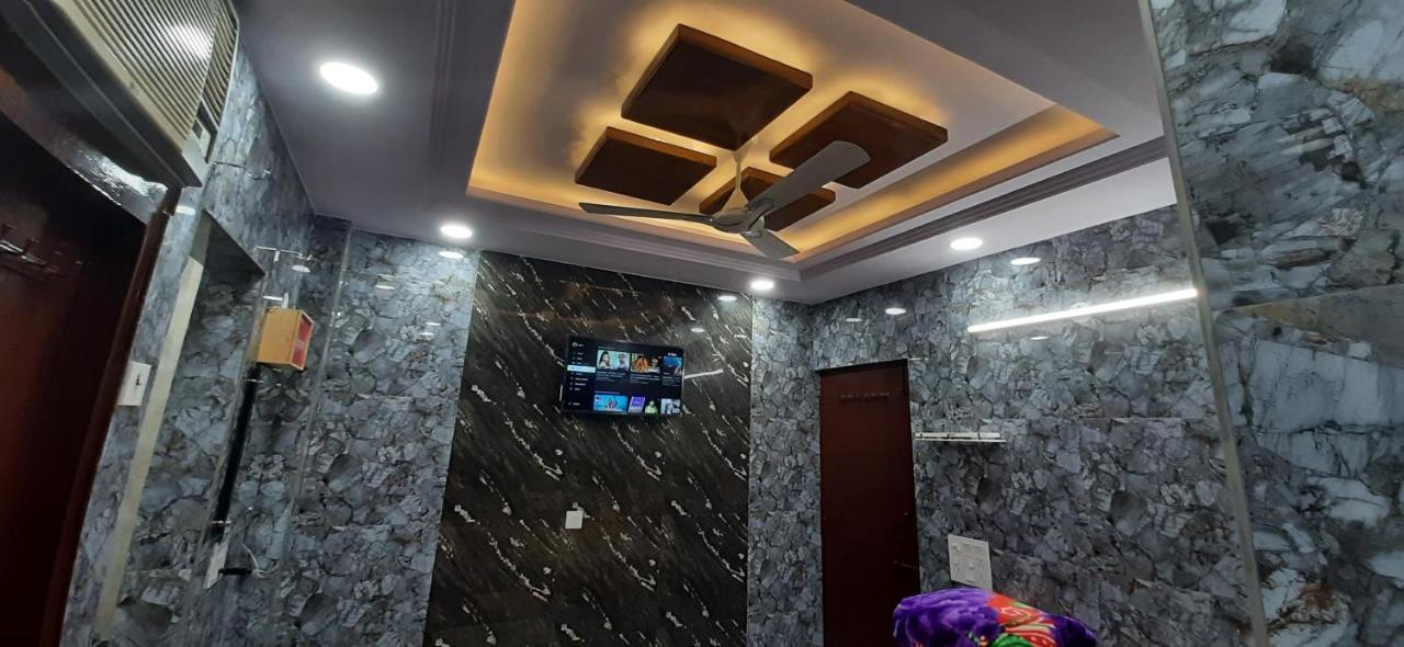 Aggarwal Luxury Room With Private Kitchen Washroom And Balcony Along With Fridge, Ac, Android Tv, Wifi In Main Lajpat Nagar New Delhi Exteriör bild