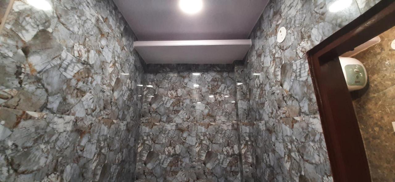 Aggarwal Luxury Room With Private Kitchen Washroom And Balcony Along With Fridge, Ac, Android Tv, Wifi In Main Lajpat Nagar New Delhi Exteriör bild